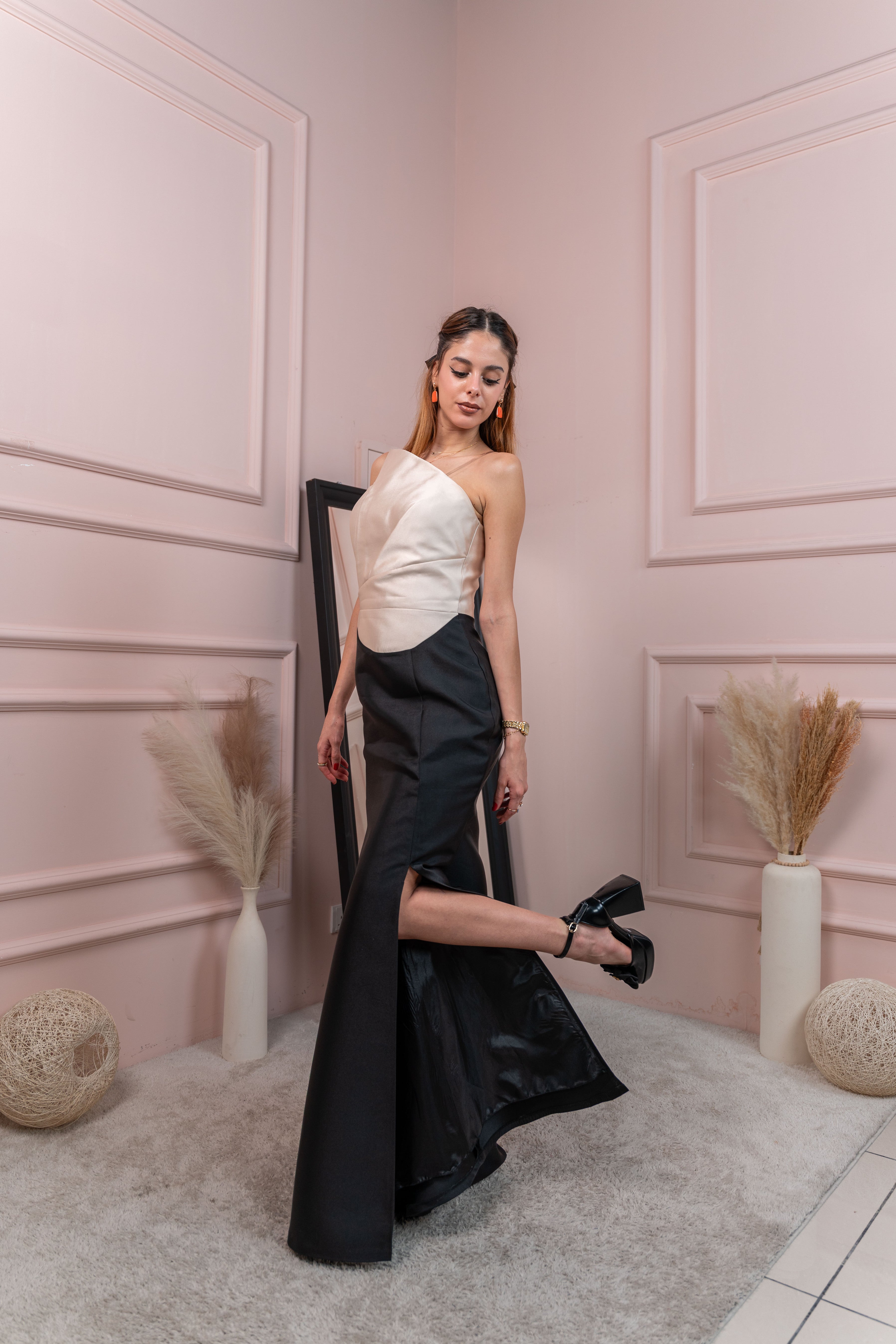 فستان سهرة أسود بتصميم ثنائي اللون – قصة ميرميد أنيقة