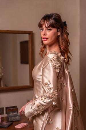فستان سهرة ملكي بتصميم أنيق وفاخر